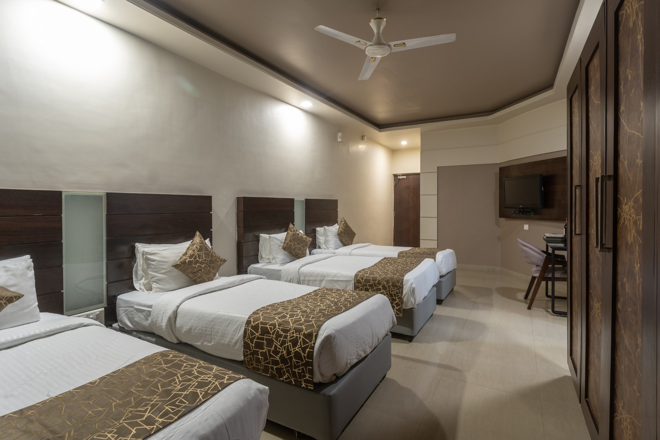 pluz-resort-executive-quadruple-rooms-reduced